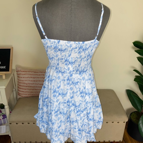 Gorgeous sky blue mini dress - Picture 3 of 3